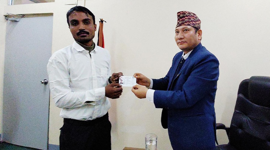 बाँकेमा पहिलो पटक आमाको नामबाट वंशज नागरिकता दिइयो